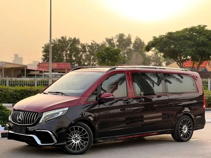Подержанный Mercedes-Benz V-Class 250 III (W447) Рестайлинг, 2.0 л, 2022 в Дубае от Ignite Used Cars Черный цвет. GCC | AUTO.AE | Объявление #257210