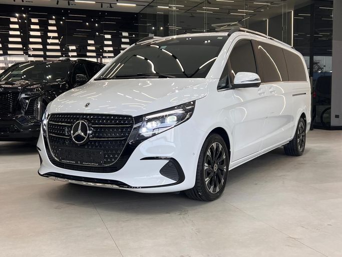 Used Mercedes-Benz V-Class 300 III (W447) Facelift 2, 2.0 l, 2026 in Dubai by SYARTI CAR TRADING, White color. GCC Specs | AUTO.AE | Listing #268954