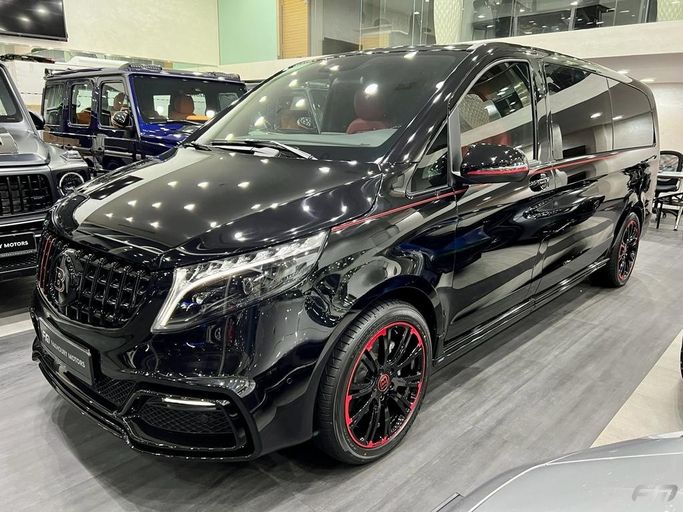 New Mercedes-Benz V-Class III (W447) Facelift, 2.0 l, 2023 in UAE, Dubai by Fakhoury, Black color. GCC Specs | AUTO.AE | Listing #282085