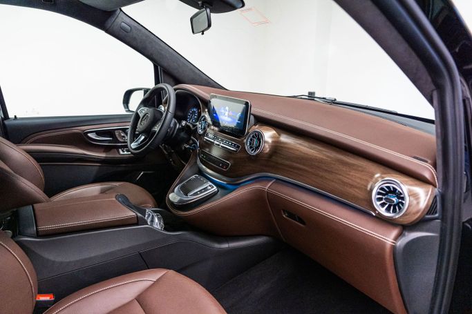 Новый Mercedes-Benz Vito 121 L2 III (W447), 2.0 л, 2023 в Дубае от PUPIL OF FATE MOTORS Черный цвет. Other | AUTO.AE