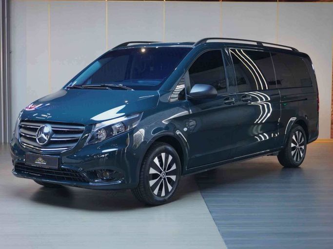 Подержанный Mercedes-Benz Vito III (W447), 2.0 л, 2023 в Дубае от BARUGZAI MOTORS Синий цвет. GCC | AUTO.AE