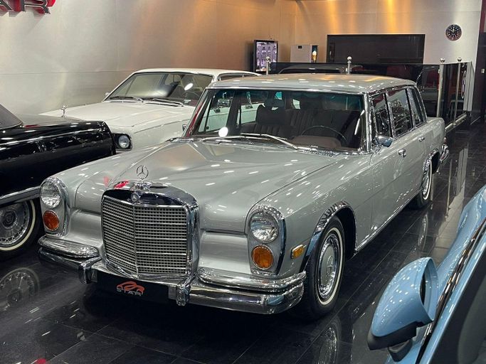 Подержанный Mercedes-Benz W100, 6.3 л, 1972 в Дубае от STAR COLLECTION LLC Серебристый цвет. Other | AUTO.AE