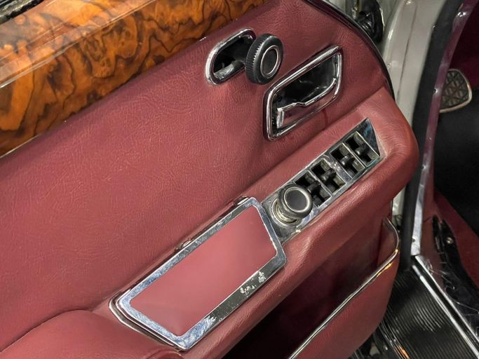 Подержанный Mercedes-Benz W100, 6.3 л, 1972 в Дубае от STAR COLLECTION LLC Серебристый цвет. Other | AUTO.AE