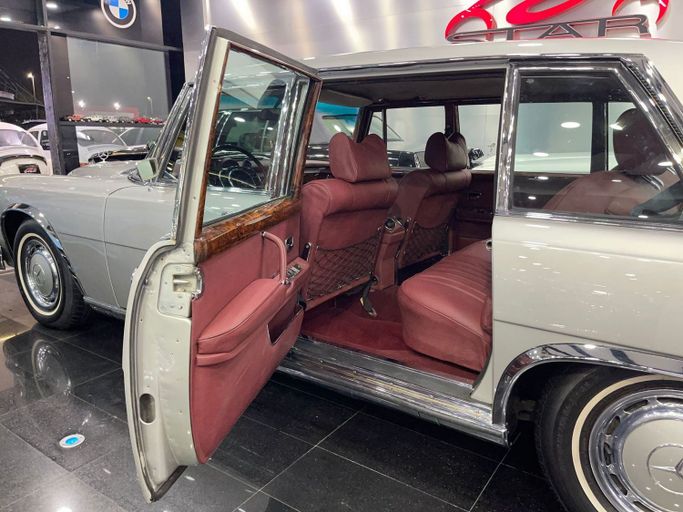Подержанный Mercedes-Benz W100, 6.3 л, 1972 в Дубае от STAR COLLECTION LLC Серебристый цвет. Other | AUTO.AE