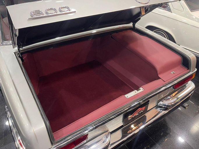 Подержанный Mercedes-Benz W100, 6.3 л, 1972 в Дубае от STAR COLLECTION LLC Серебристый цвет. Other | AUTO.AE