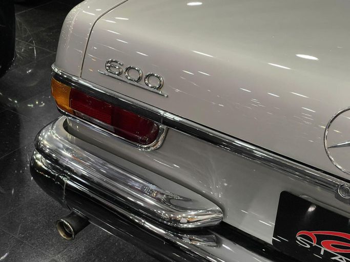 Подержанный Mercedes-Benz W100, 6.3 л, 1972 в Дубае от STAR COLLECTION LLC Серебристый цвет. Other | AUTO.AE