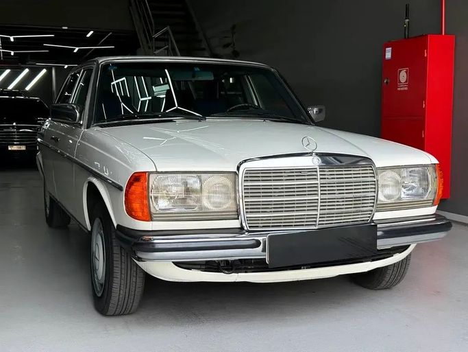 Подержанный Mercedes-Benz W123, 2.3 л, 1985 в Дубае от BM Motors  Белый цвет. Японская | AUTO.AE