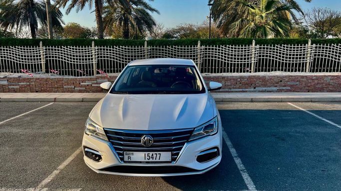 MG 5 (GT) I Рестайлинг, 2023 седан  класса в Дубае от Luxury Ocean Rent A Car белый цвет | AUTO.AE