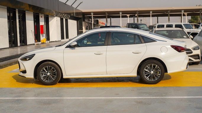 Новый MG 5 II Рестайлинг (GT), 1.5 л, 2025 в Дубае от 777 CARS Белый цвет. Китайская | AUTO.AE