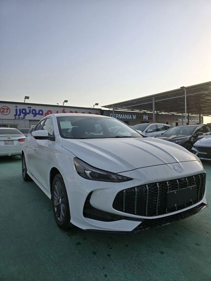 Новый MG 5 II Рестайлинг (GT), 1.5 л, 2025 в Дубае от Mohamed Hakim Motors Белый цвет. Other | AUTO.AE