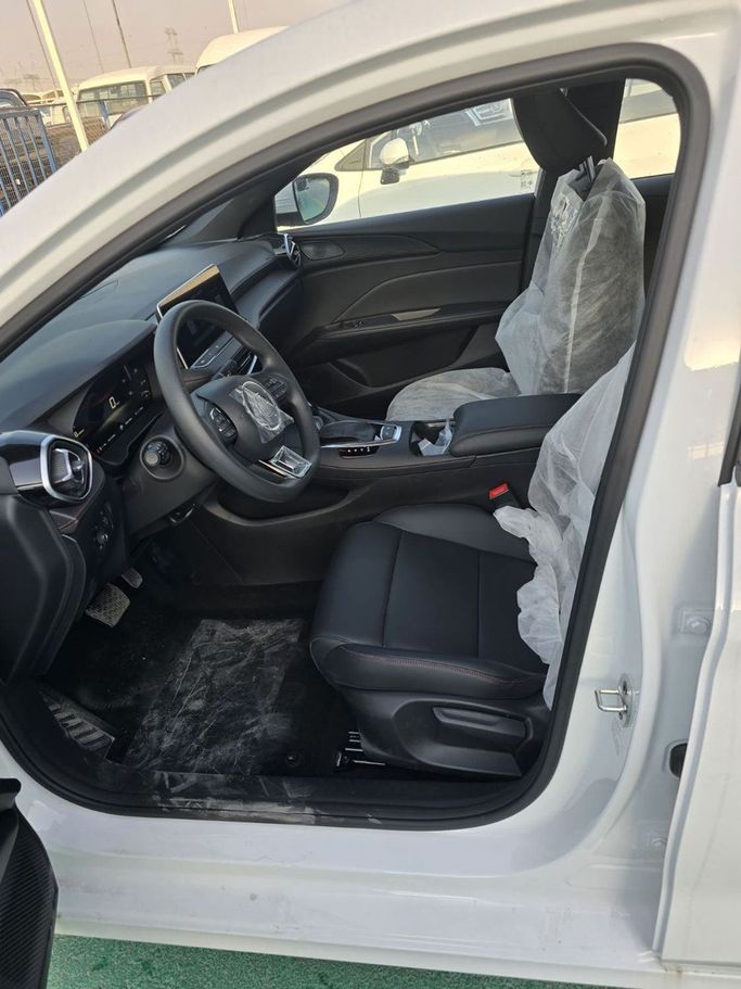 Новый MG 5 II Рестайлинг (GT), 1.5 л, 2025 в Дубае от Mohamed Hakim Motors Белый цвет. Other | AUTO.AE