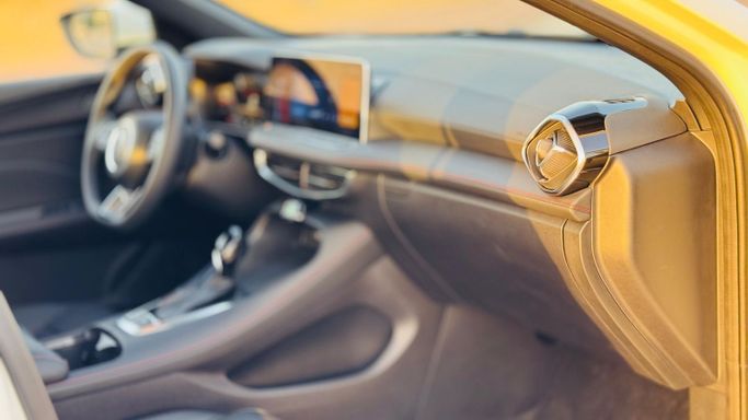 جديدة MG 5 شد الوجه الثاني, 1.5 l, 2025 في في دبي من MENAMOTORS، اللون أبيض. المواصفات الصينية | AUTO.AE