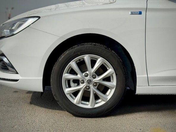 Новый MG 5 I Рестайлинг, 1.5 л, 2025 в Дубае от Titanum Cars Белый цвет. Other | AUTO.AE