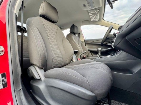 Подержанный MG 5 I Рестайлинг, 1.5 л, 2022 в Дубае от Titanum Cars Красный цвет. Other | AUTO.AE