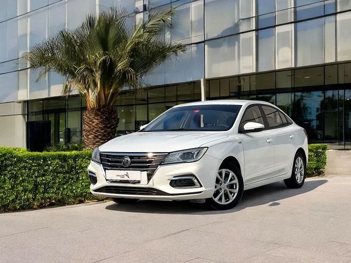 Подержанный MG 5 I Рестайлинг, 1.5 л, 2023 в Дубае от Andaleeb Cars Белый цвет. GCC | AUTO.AE