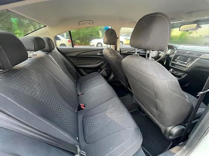 Подержанный MG 5 I Рестайлинг, 1.5 л, 2023 в Дубае от Andaleeb Cars Белый цвет. GCC | AUTO.AE