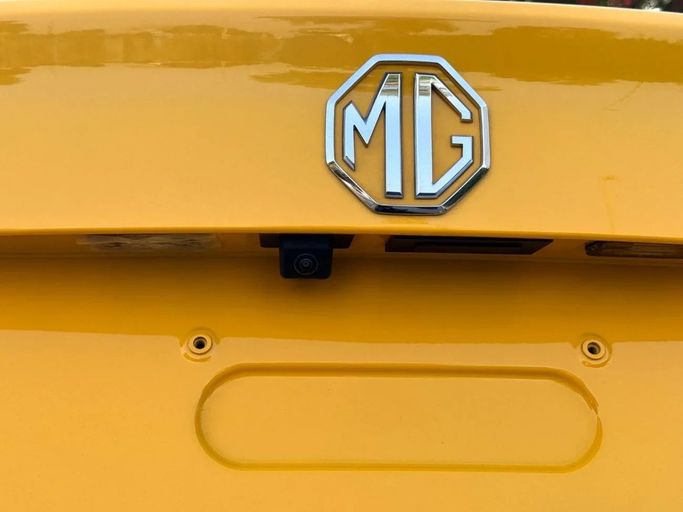 Новый MG 5 II, 1.5 л, 2024 в Дубае от Allied Motors Желтый цвет. Китайская | AUTO.AE