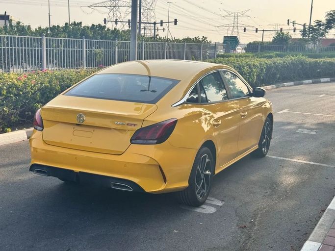 Новый MG 5 II, 1.5 л, 2024 в Дубае от Allied Motors Желтый цвет. Китайская | AUTO.AE