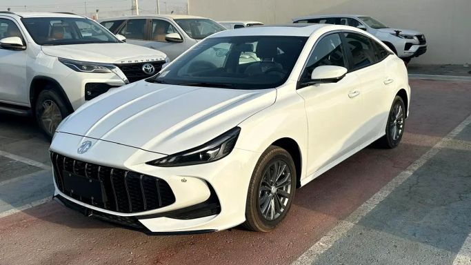 Новый MG 5 II Рестайлинг (GT), 1.5 л, 2025 в Дубае от Euro Motors Fzco Белый цвет. Китайская | AUTO.AE