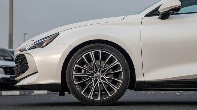 Новый MG 7, 1.5 л, 2025 в Дубае от Dresden Motors Белый цвет. Китайская | AUTO.AE