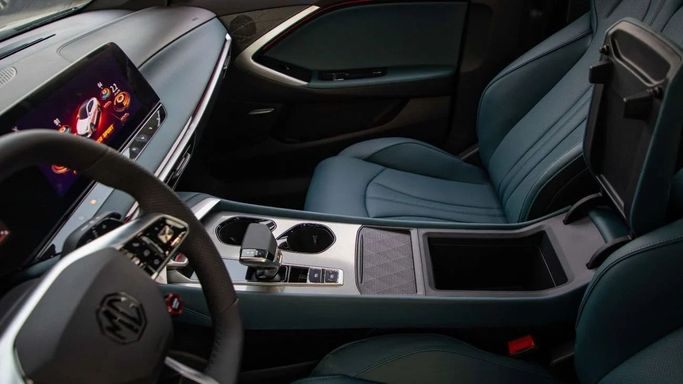 Новый MG 7, 1.5 л, 2025 в Дубае от Dresden Motors Красный цвет. Китайская | AUTO.AE