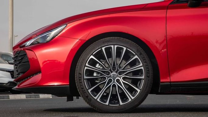Новый MG 7, 1.5 л, 2025 в Дубае от Dresden Motors Красный цвет. Китайская | AUTO.AE