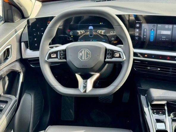 Новый MG One, 1.5 л, 2024 в Дубае от Titanum Cars Оранжевый цвет. Other | AUTO.AE