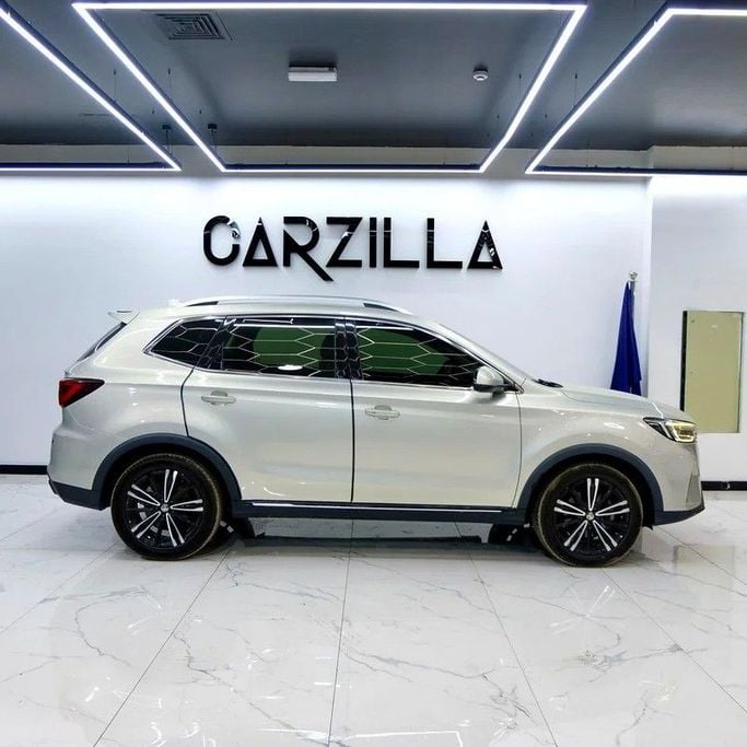 Used MG RX5 II, 1.5 l, 2023 in Dubai by Carzilla Motors, Golden color. GCC Specs | AUTO.AE