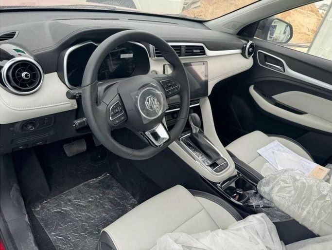 Новый MG ZS II Рестайлинг, 1.5 л, 2025 в Дубае от Mohamed Hakim Motors Красный цвет. GCC | AUTO.AE