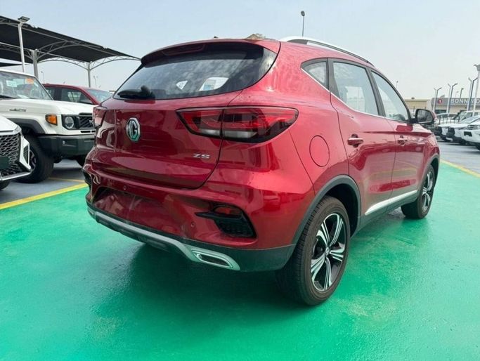 New MG ZS II Facelift, 1.5 l, 2024 in Dubai by Mohamed Hakim Motors, Red color. GCC Specs | AUTO.AE