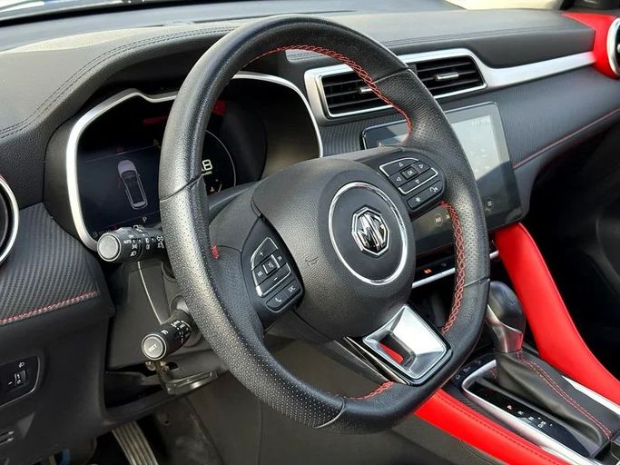 Подержанный MG ZS II Рестайлинг, 1.3 л, 2023 в Дубае от Andaleeb Cars Голубой цвет. GCC | AUTO.AE