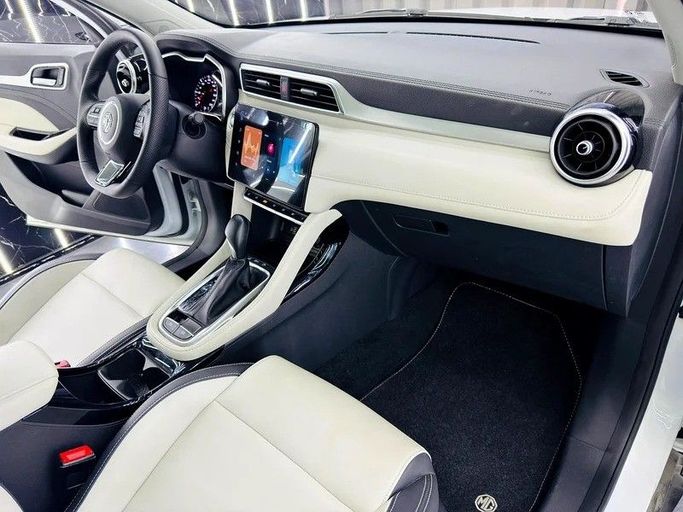 Used MG ZS II Facelift, 1.5 l, 2025 in Dubai by Zeus Motors, White color. GCC Specs | AUTO.AE