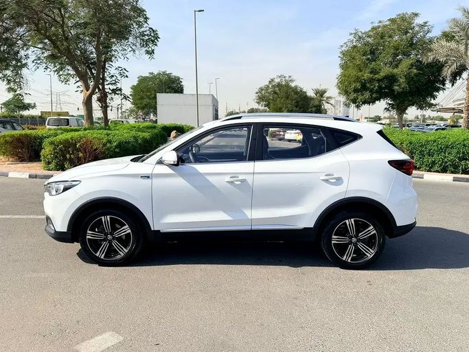 Used MG ZS II, 1.0 l, 2018 in Dubai by First Choice Motors, White color. Chinese Specs | AUTO.AE