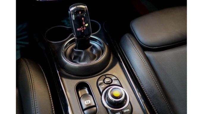 Подержанный MINI Clubman Cooper D II Рестайлинг, 2.0 л, 2021 в Дубае от Linda Cars Серый цвет. Японская | AUTO.AE