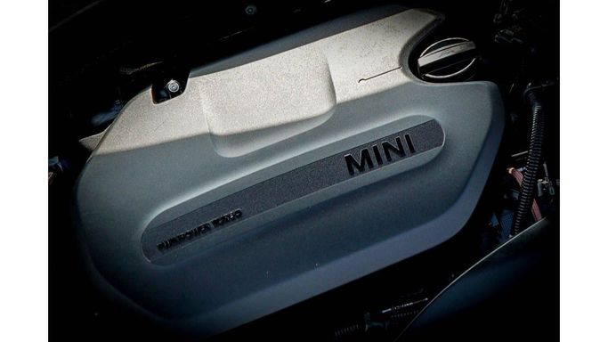 Подержанный MINI Clubman Cooper D II Рестайлинг, 2.0 л, 2021 в Дубае от Linda Cars Серый цвет. Японская | AUTO.AE