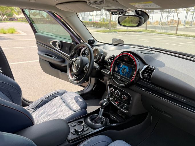 Подержанный MINI Clubman Cooper S II, 2.0 л, 2019 в Дубае Тёмно-бордовый цвет. GCC | AUTO.AE
