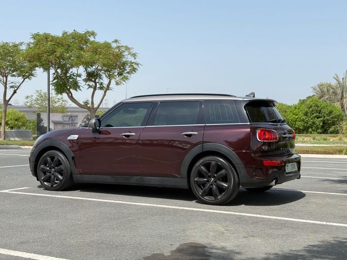Подержанный MINI Clubman Cooper S II, 2.0 л, 2019 в Дубае Тёмно-бордовый цвет. GCC | AUTO.AE