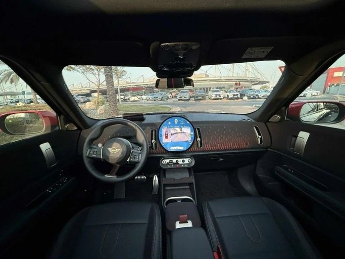 Подержанный MINI Countryman D III, 2.0 л, 2024 в Дубае от Royal Motors Черный цвет. GCC | AUTO.AE