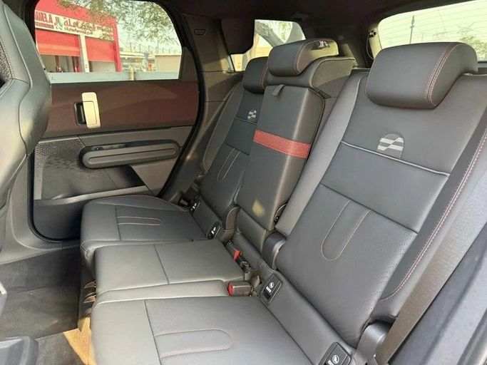 Подержанный MINI Countryman D III, 2.0 л, 2024 в Дубае от Royal Motors Черный цвет. GCC | AUTO.AE