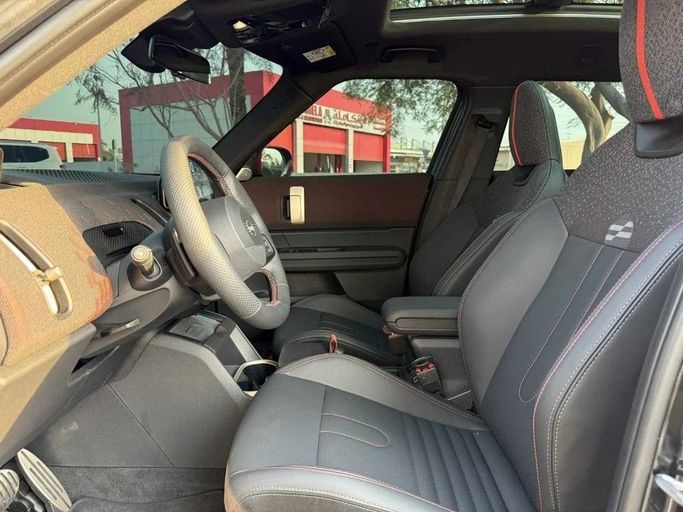 Подержанный MINI Countryman D III, 2.0 л, 2024 в Дубае от Royal Motors Черный цвет. GCC | AUTO.AE