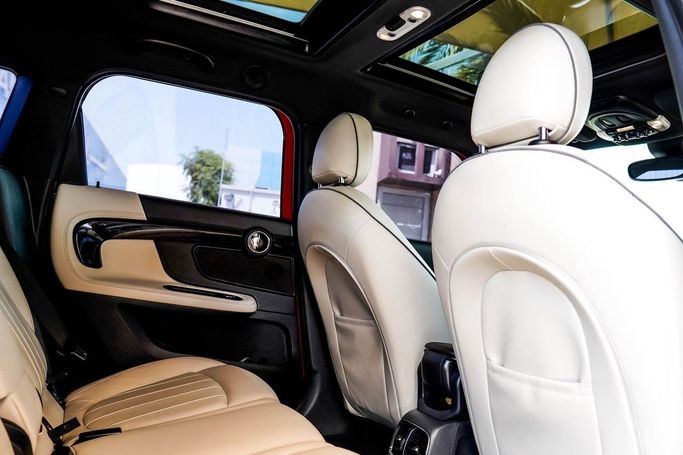 Подержанный MINI Countryman Cooper II, 1.5 л, 2018 в Дубае от Linda Cars Красный цвет. GCC | AUTO.AE