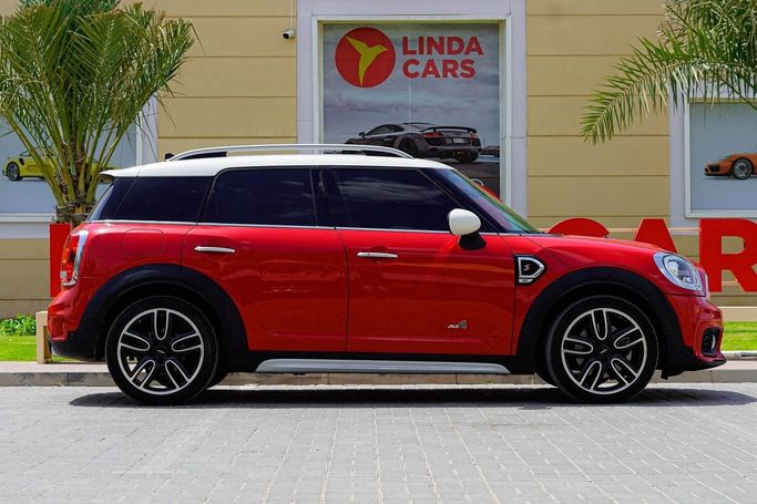 Подержанный MINI Countryman Cooper II, 1.5 л, 2018 в Дубае от Linda Cars Красный цвет. GCC | AUTO.AE