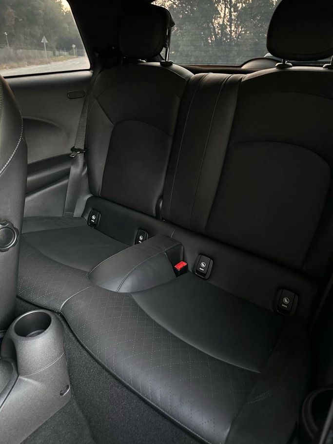 Подержанный MINI Countryman Cooper S II, 2.0 л, 2018 в Дубае от Alzahiah Cars Белый цвет. GCC | AUTO.AE