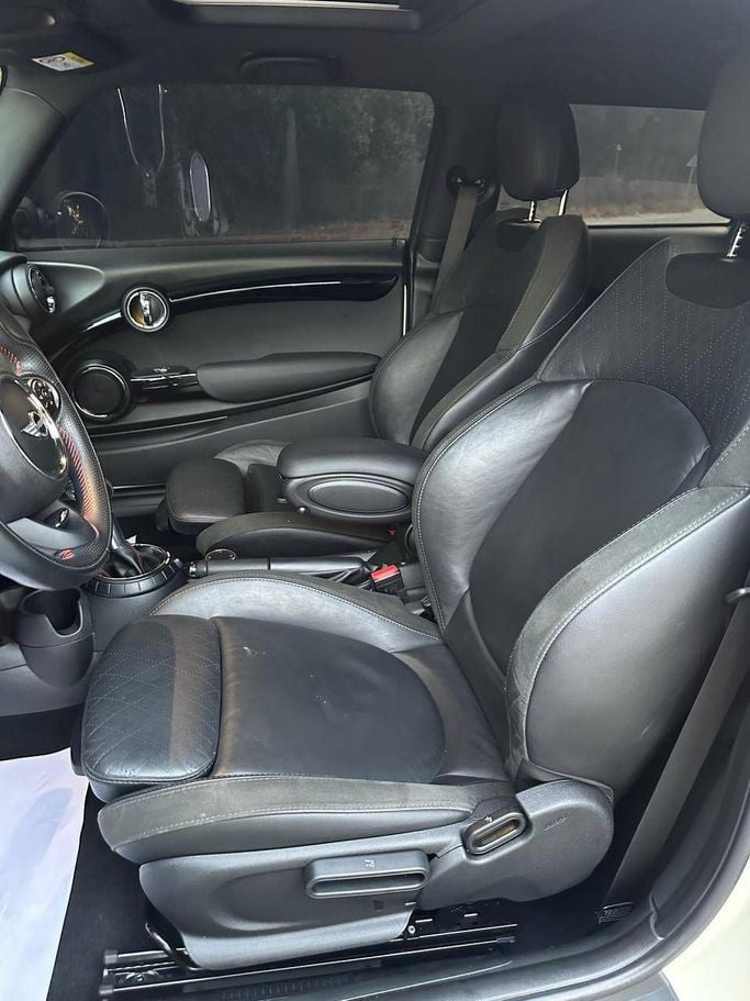 Подержанный MINI Countryman Cooper S II, 2.0 л, 2018 в Дубае от Alzahiah Cars Белый цвет. GCC | AUTO.AE