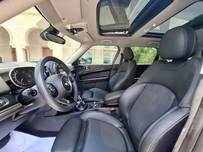 Подержанный MINI Countryman Cooper S II Рестайлинг, 2.0 л, 2021 в Дубае от Barkat Alrahmen Motors Серый цвет. Корейская | AUTO.AE