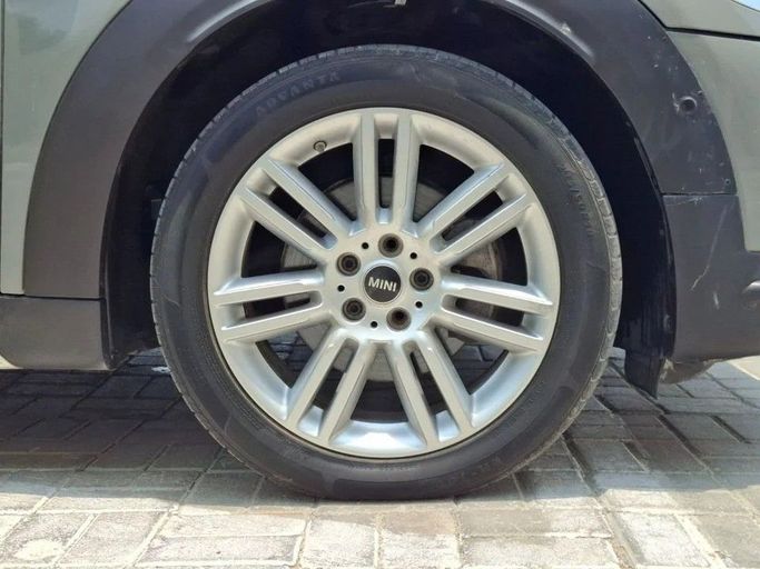 Подержанный MINI Countryman Cooper S II Рестайлинг, 2.0 л, 2021 в Дубае от Barkat Alrahmen Motors Серый цвет. Корейская | AUTO.AE