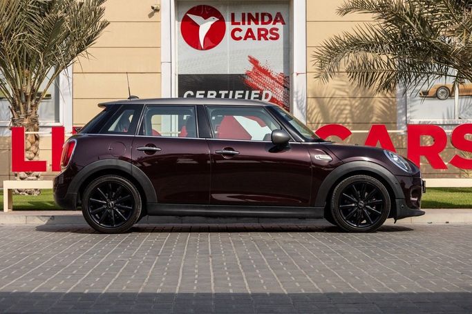 Подержанный MINI Hatch Cooper III (F55/F56) Рестайлинг, 1.5 л, 2019 в Дубае от Linda Cars Бордовый цвет. GCC | AUTO.AE