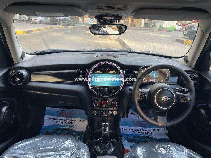 Used MINI Hatch Cooper III (F55/F56) Facelift 2, 1.5 l, 2022 in Dubai by Alhamd Motors, Blue color. Other | AUTO.AE