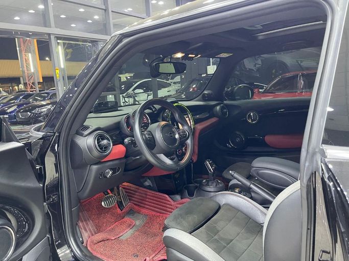 Подержанный MINI Hatch John Cooper Works III (F55/F56) Рестайлинг, 2.0 л, 2020 в Дубае от Carbon Cars Черный цвет. Корейская | AUTO.AE