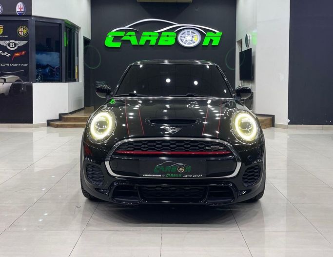 Подержанный MINI Hatch John Cooper Works III (F55/F56) Рестайлинг, 2.0 л, 2020 в Дубае от Carbon Cars Черный цвет. Корейская | AUTO.AE
